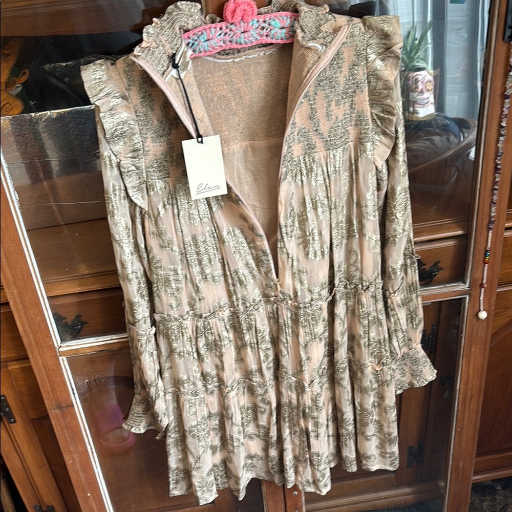 Elegant Patterned Ruffle Dress - Picture 6 of 6